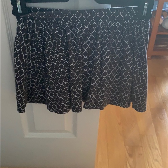 Dark grey skirt with white pattern - Picture 3 of 3